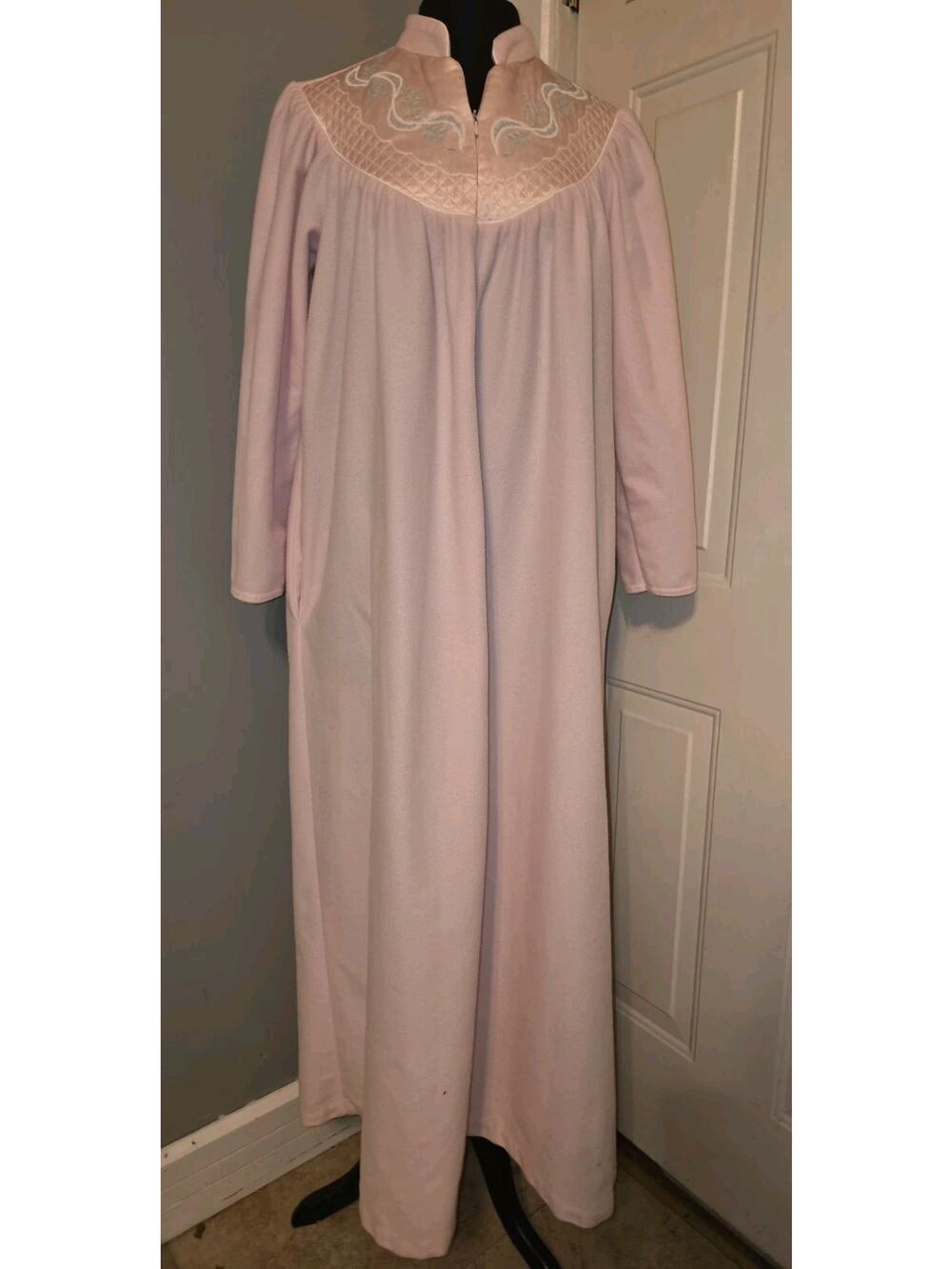 Vintage Appel Nightgown House Dress Pink Embroidered Satin Neck Trad Wife M USA